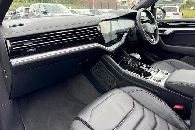 2022 Volkswagen Touareg 3.0 V6 TDI 4Motion Black Edition 5dr Tip Auto