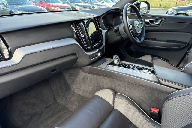 2022 Volvo XC60 2.0 B4D R DESIGN 5dr AWD Geartronic